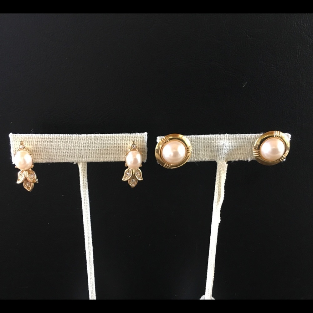 ❤ Two pair faux pearl gold tone post earrings.